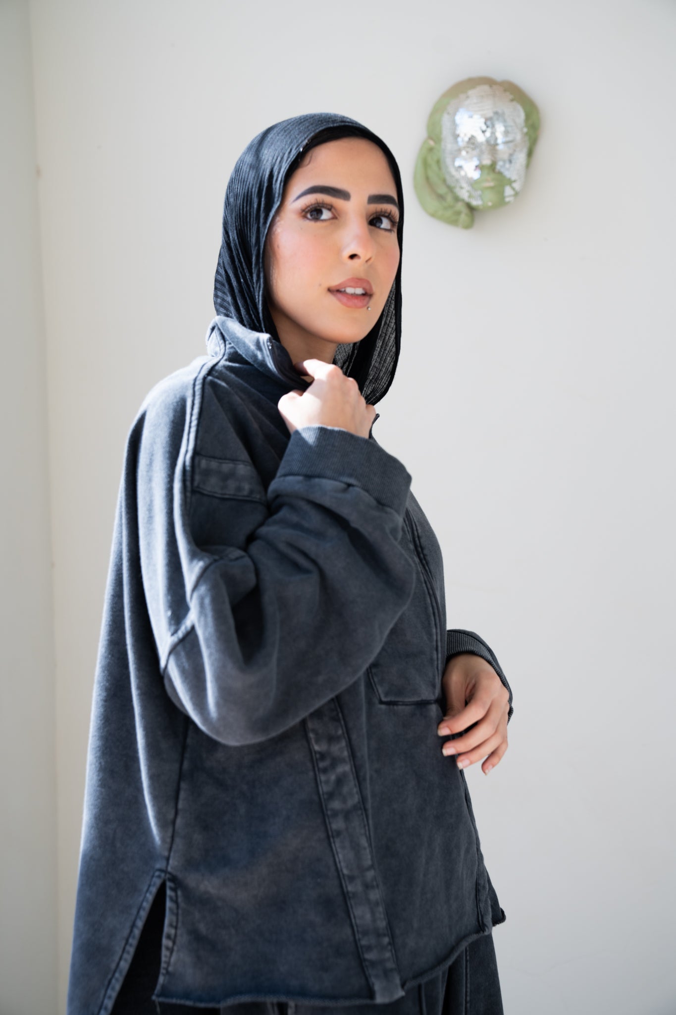 CHARCOAL WASHED SWEATSHIRT