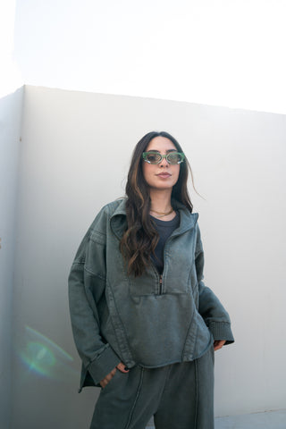 RUSSIAN WASHED SWEATSHIRT