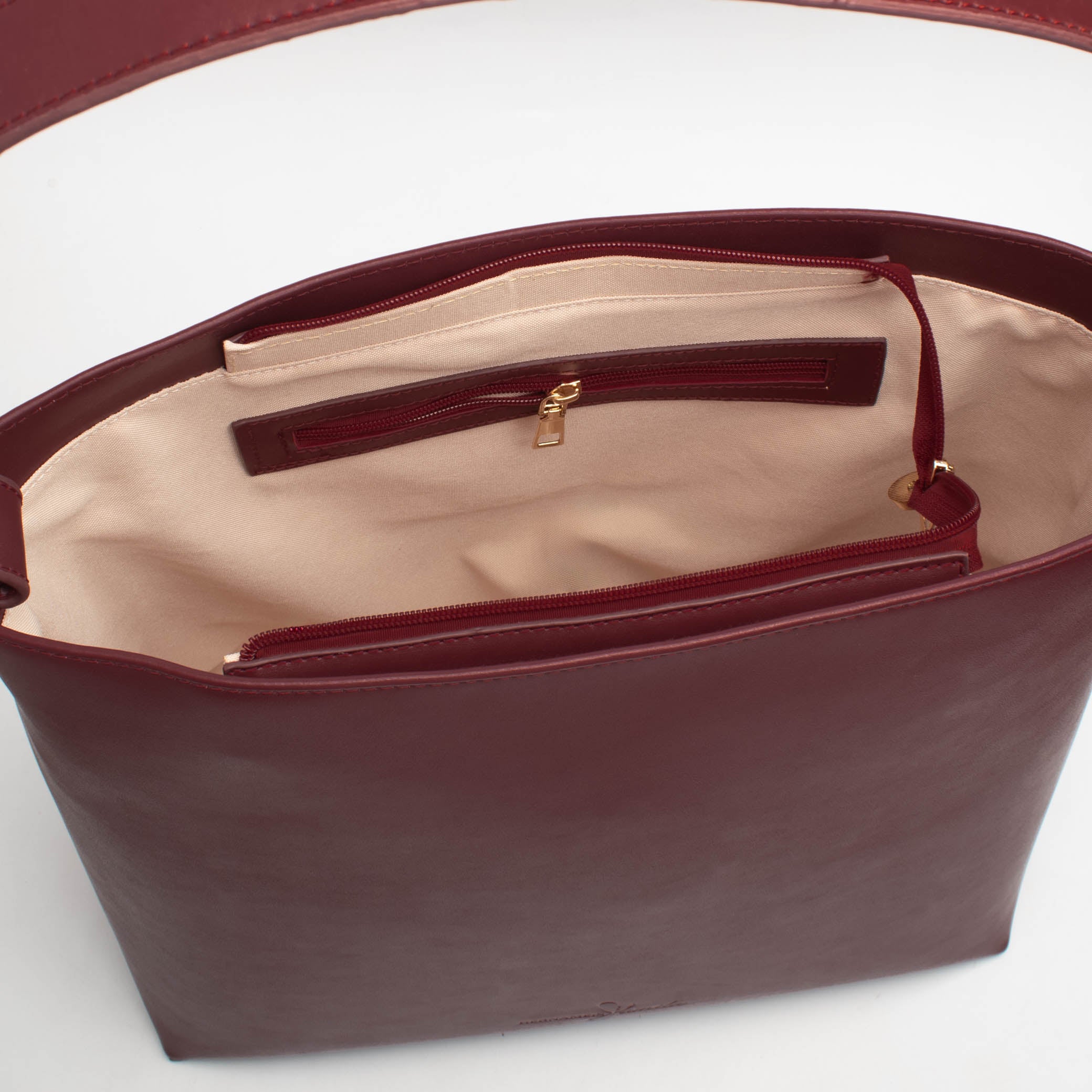 Her Leather Bag In Berry