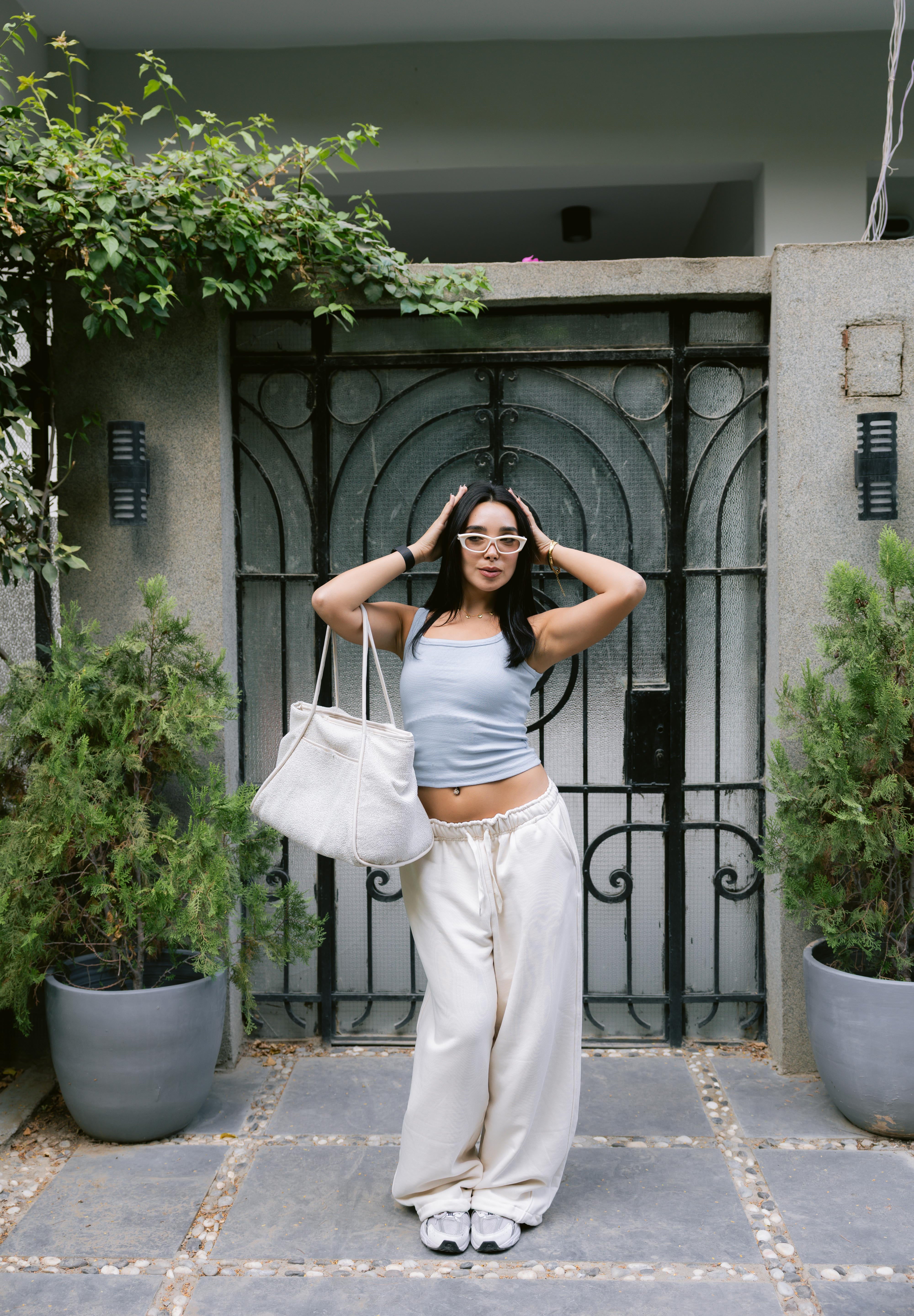 Barrel - leg trousers in cream