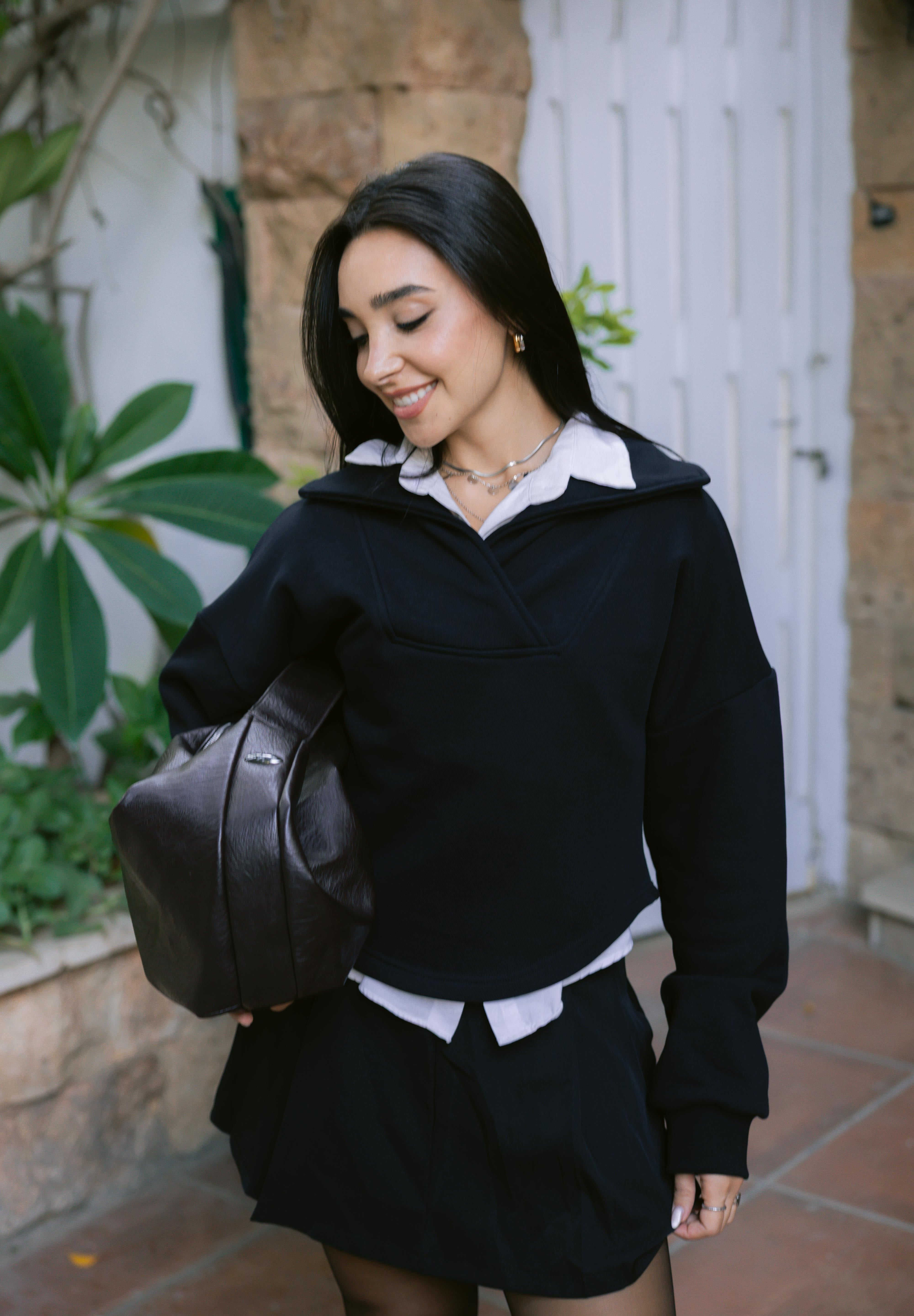 CROSSOVER TOP IN BLACK