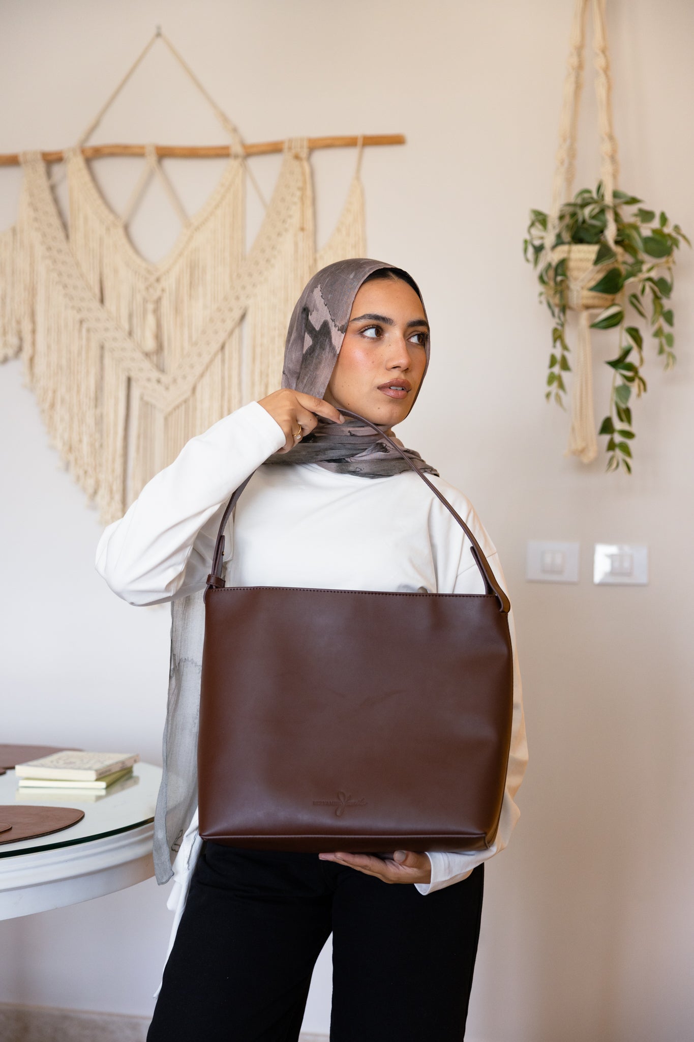 Her Leather Bag In Toffee