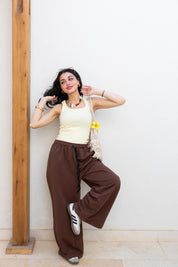 Basic sweatpants in Brown