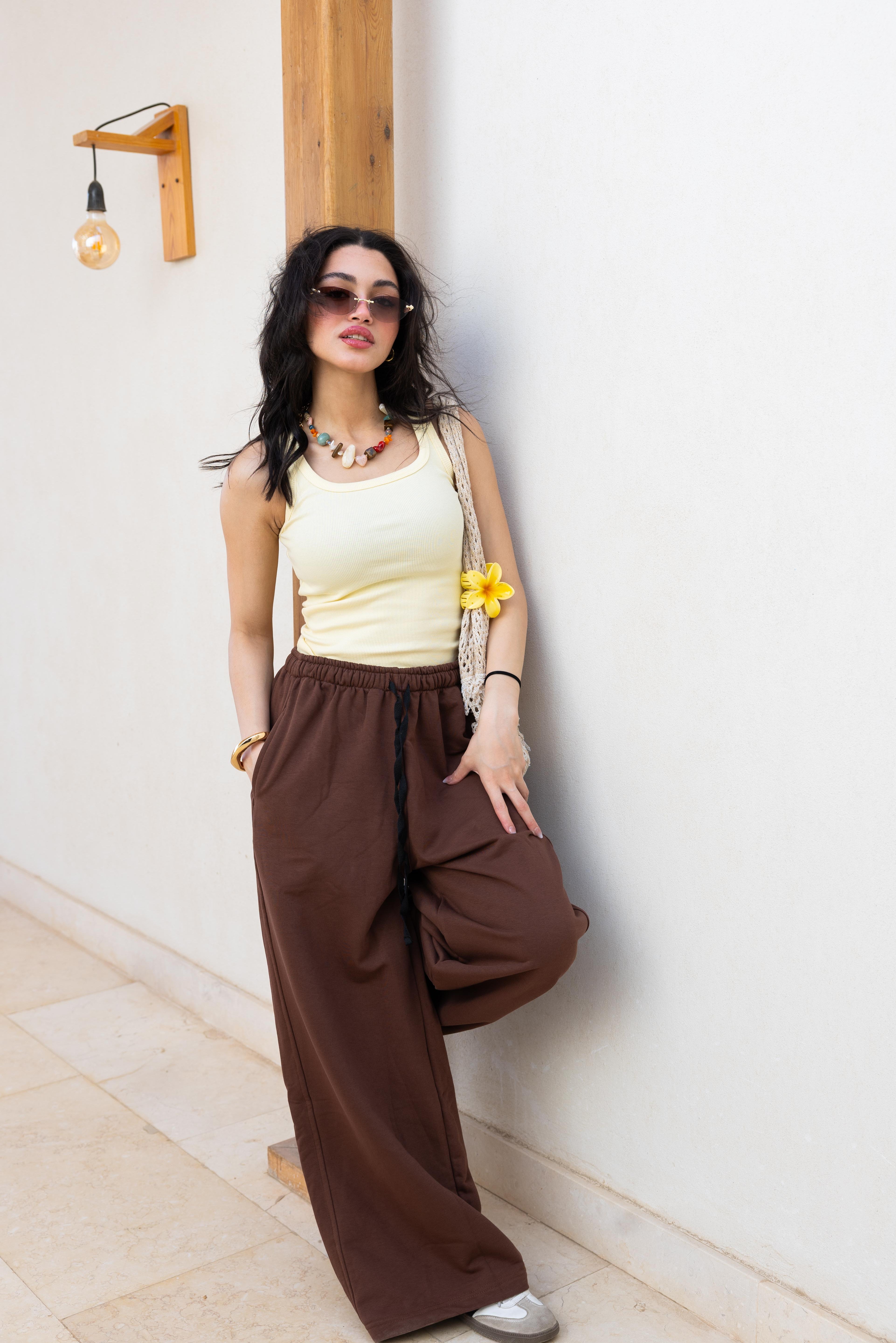 Basic sweatpants in Brown