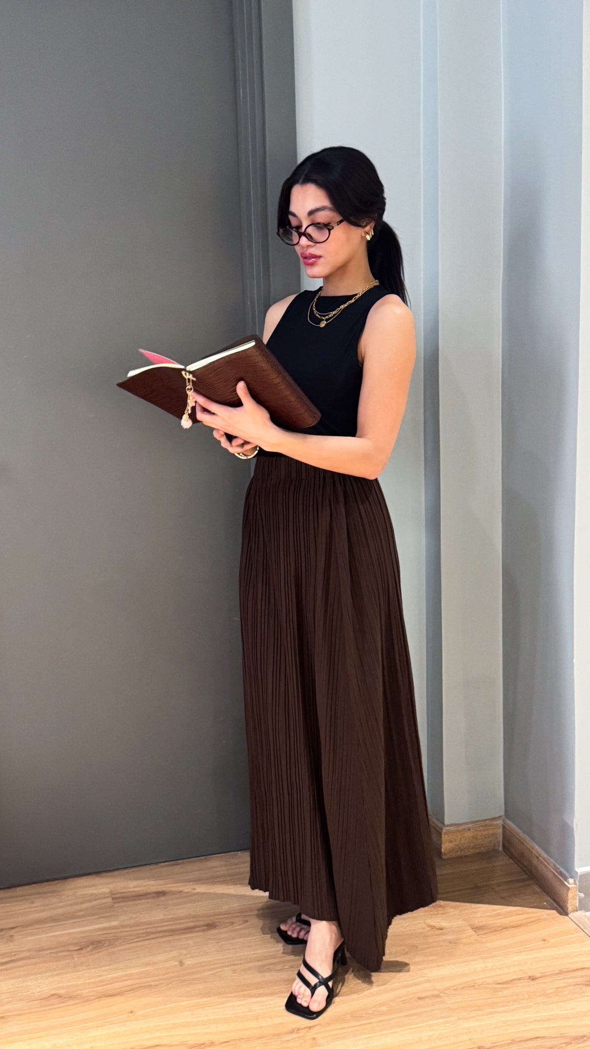 Layali – Pleated brown skirt