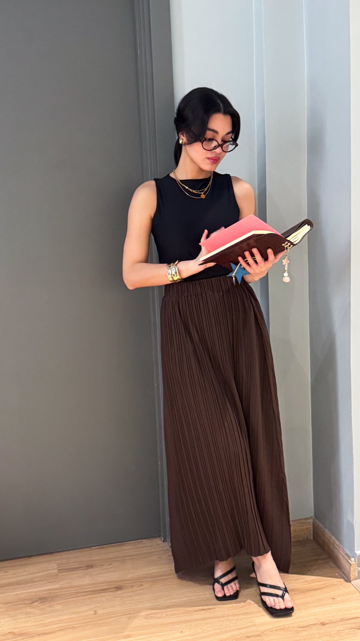 Layali – Pleated brown skirt