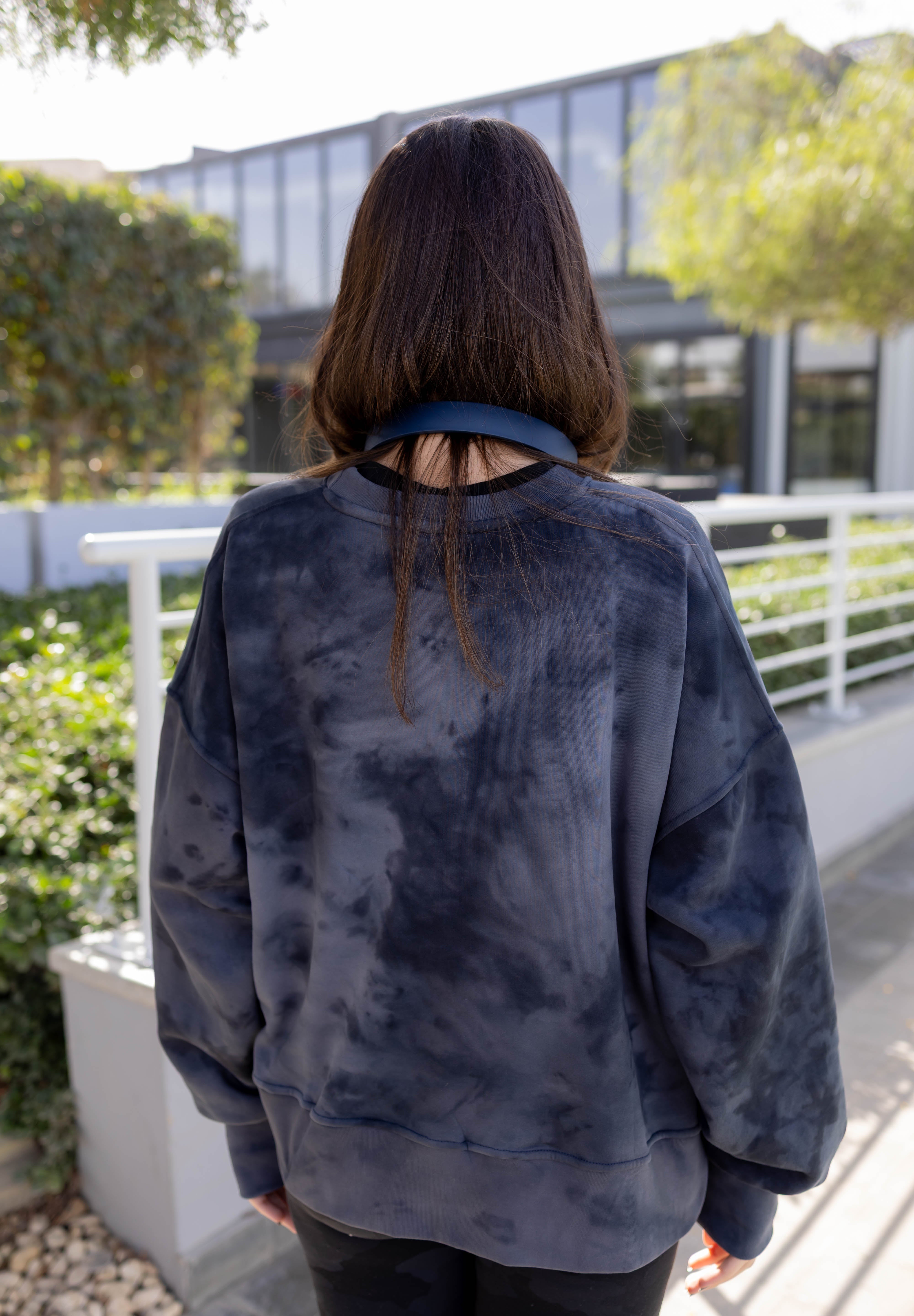 Wave Crewneck In Navy Blue (Outlet)