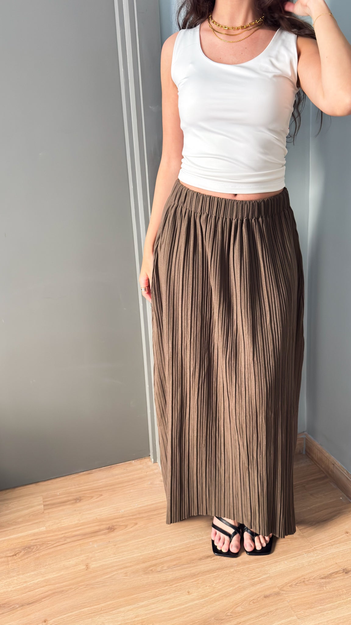 Layali – Pleated olive skirt