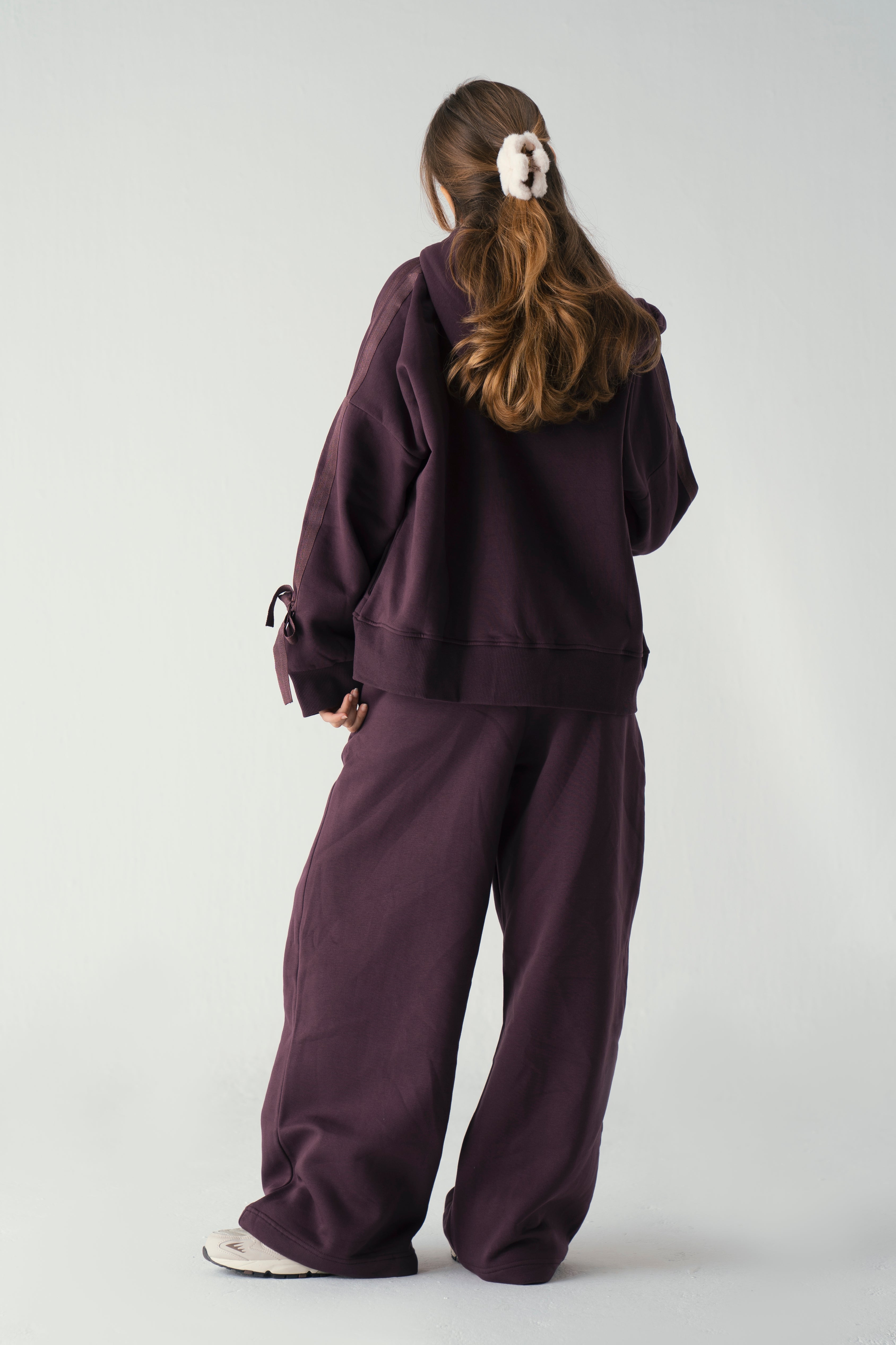 Bowtiful Sweatshirt In WINE