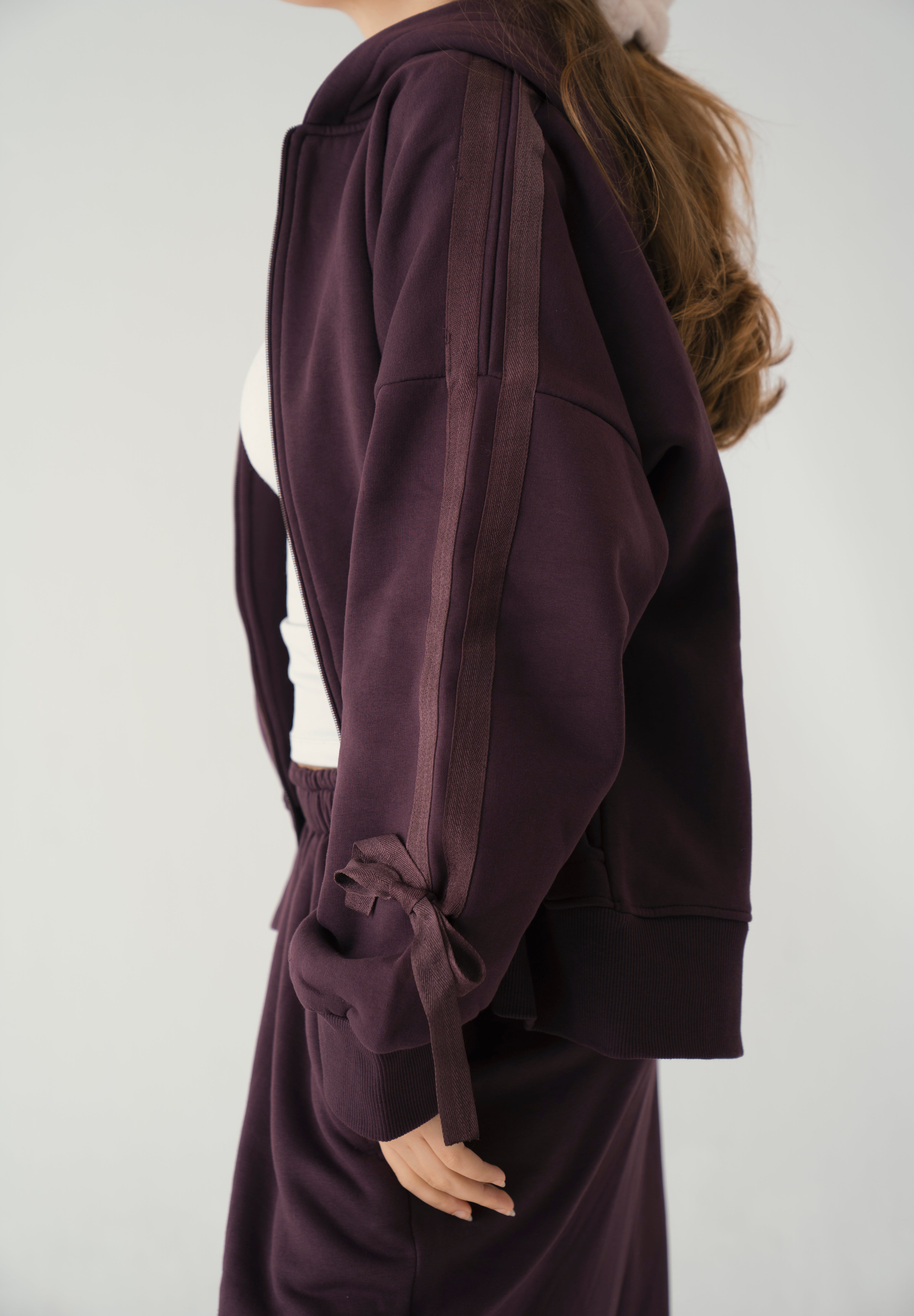 Bowtiful Sweatshirt In WINE