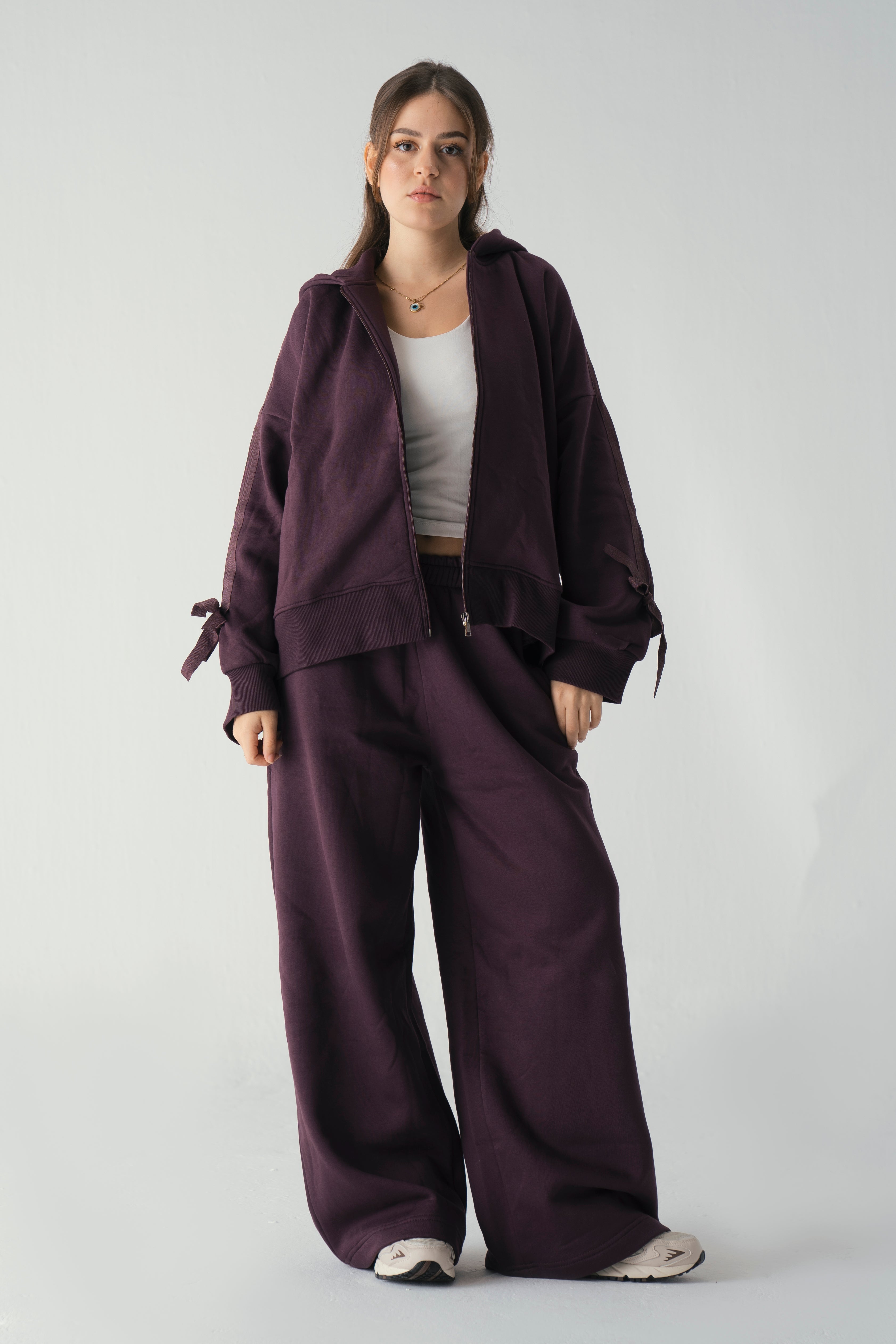 Bowtiful Sweatshirt In WINE