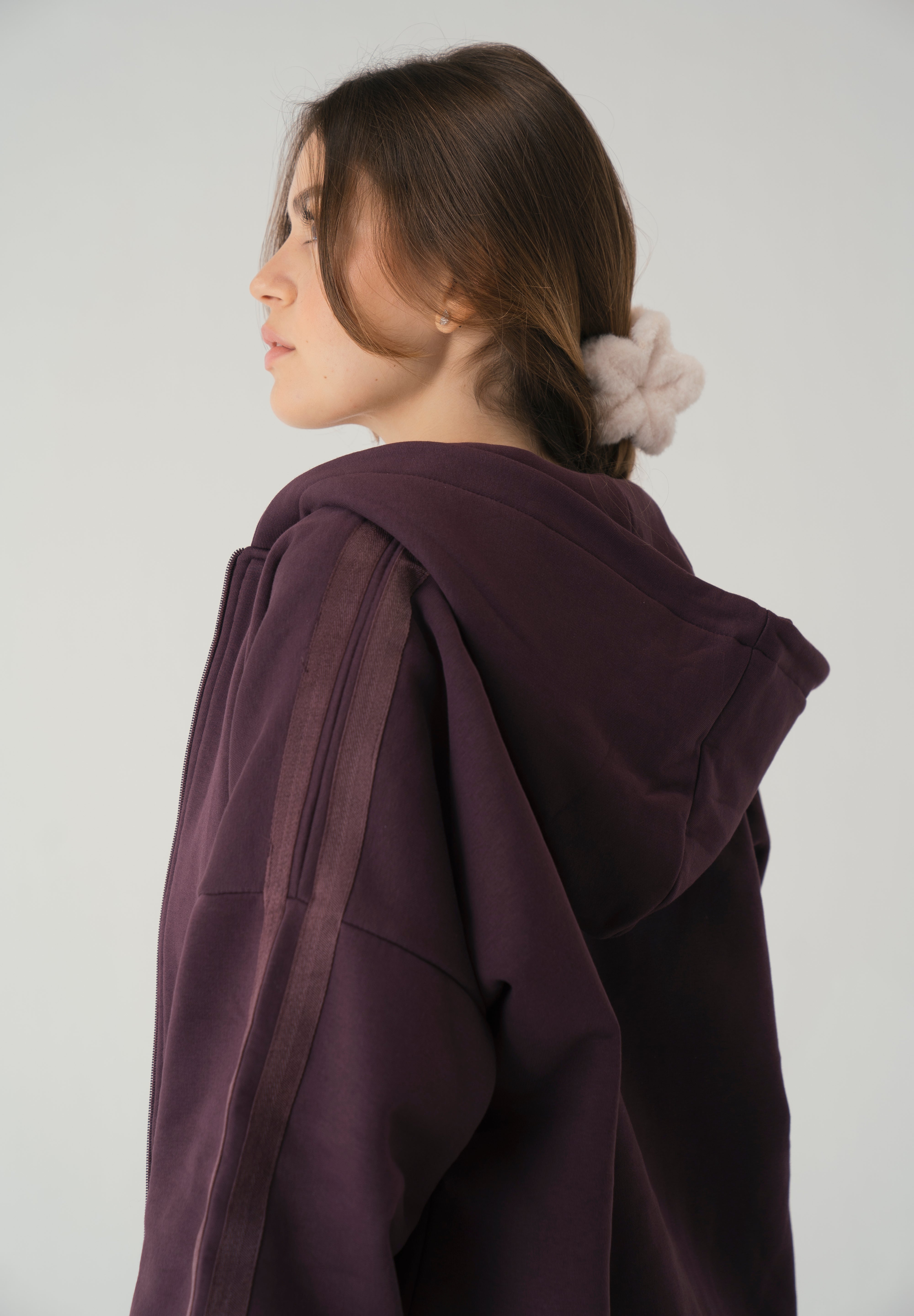 Bowtiful Sweatshirt In WINE